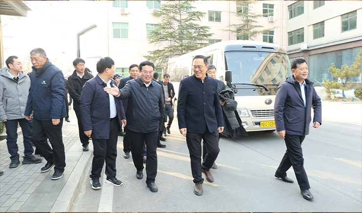 热烈欢迎新乡学院领导团深入高服公司调研，共绘校企合作蓝图